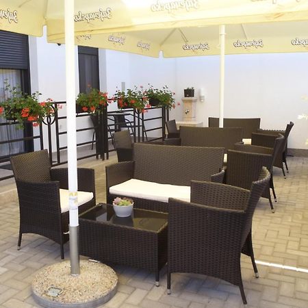 "Mini Hotel Vienna" Apartments Врнячка-Баня Екстер'єр фото