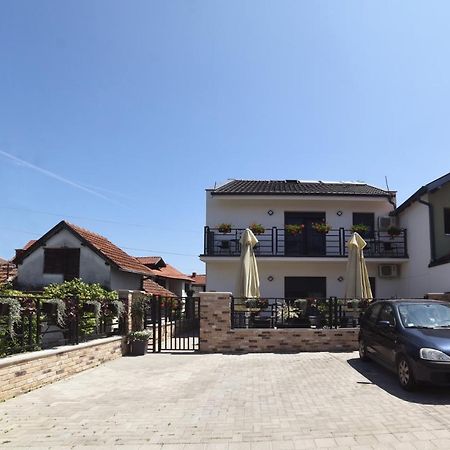 "Mini Hotel Vienna" Apartments Врнячка-Баня Екстер'єр фото