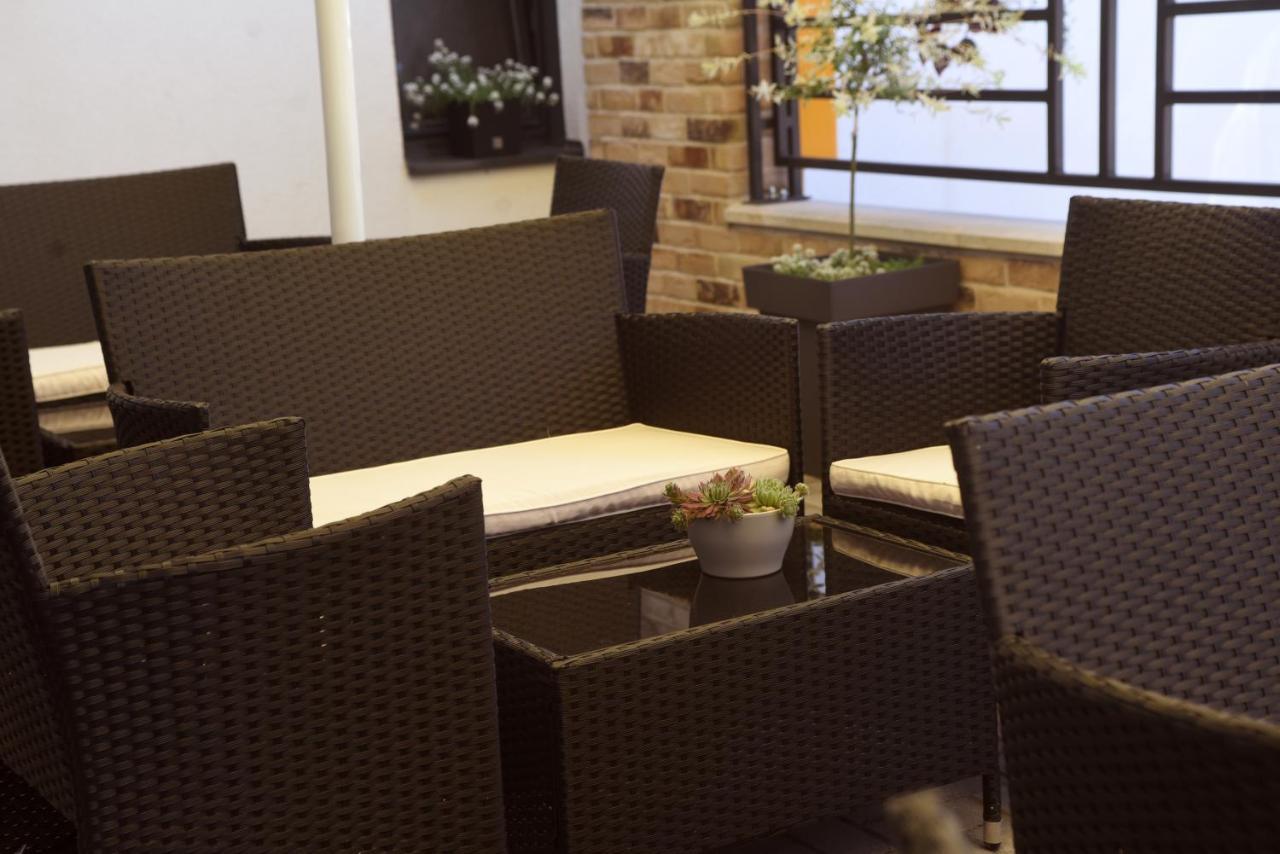 "Mini Hotel Vienna" Apartments Врнячка-Баня Екстер'єр фото