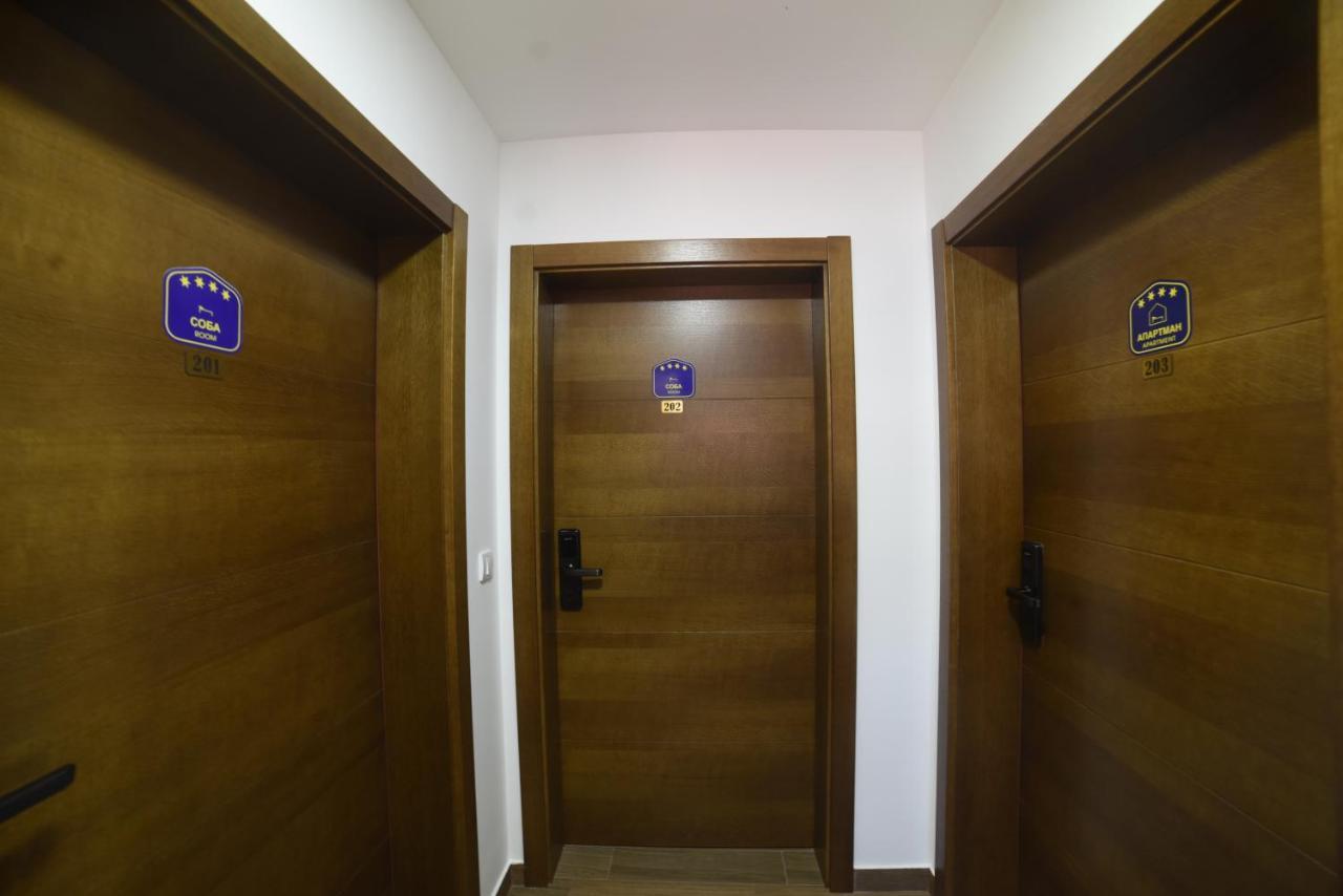 "Mini Hotel Vienna" Apartments Врнячка-Баня Екстер'єр фото