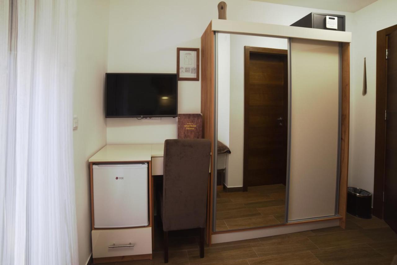 "Mini Hotel Vienna" Apartments Врнячка-Баня Екстер'єр фото